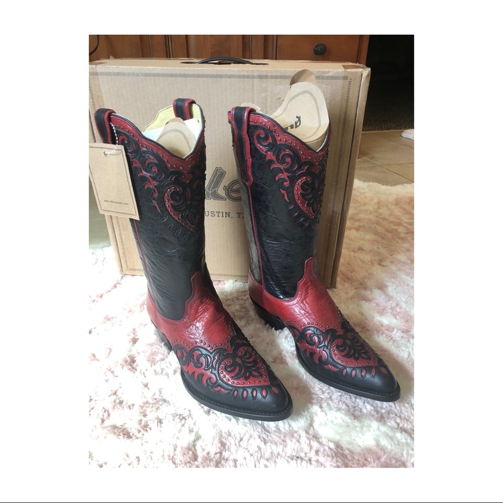Allen’s Austin Katie Black/Red Boots